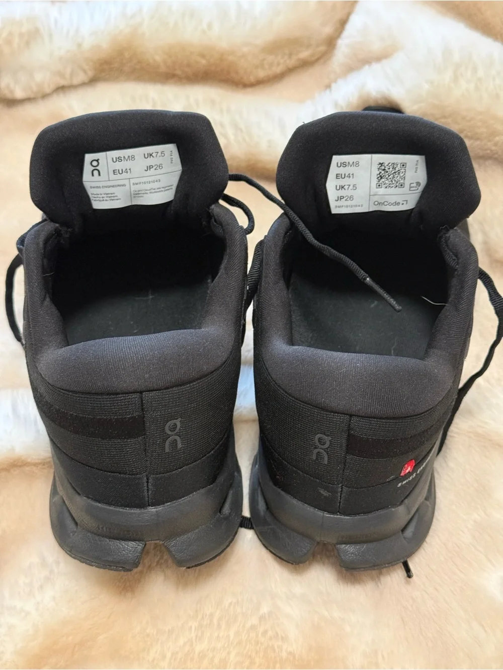 On Running cloud-surfer Men's Black Sneakers